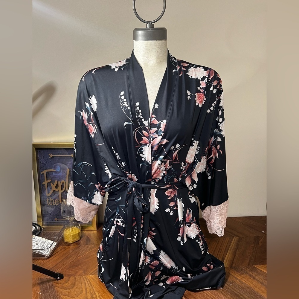 La Vie en Rose floral lingerie robe belted size L lace cuffs
